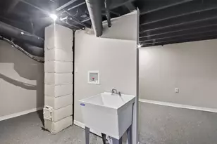 2467 N 57th St, Milwaukee, WI 53210 - Photo 37