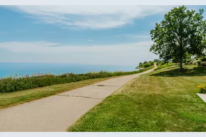 3844 S Lake Dr #15, Saint Francis, WI 53235 - Photo 39