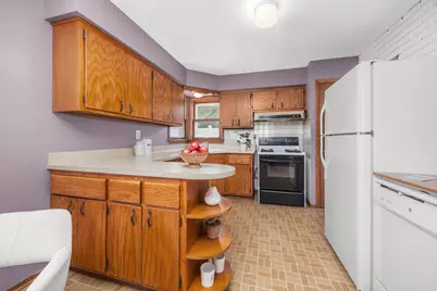 2940 E Wanda Ave, Cudahy, WI 53110 - Photo 11