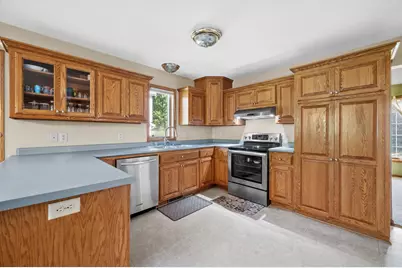 W161N5785  Cheryln Dr, Menomonee Falls, WI 53051 - Photo 5