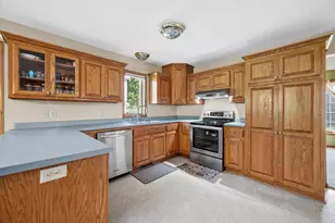 W161N5785 Cheryln Dr, Menomonee Falls, WI 53051 - Photo 5