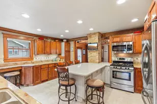 518 E Capitol Dr, Hartland, WI 53029 - Photo 11