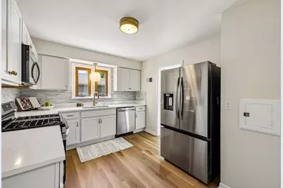 4650 S 109th St, Greenfield, WI 53228 - Photo 9