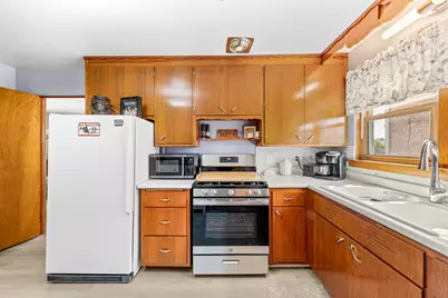 2408  Mitchell St, Racine, WI 53403 - Photo 15