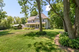 W247S8375 Stonehill Dr, Vernon, WI 53149 - Photo 5