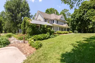 W247S8375 Stonehill Dr, Vernon, WI 53149 - Photo 1