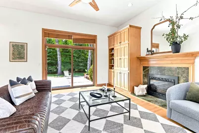 10105 N Parkside Ct, Mequon, WI 53092 - Photo 5