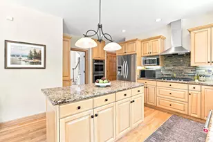 10105 N Parkside Ct, Mequon, WI 53092 - Photo 13
