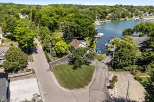 30421 Forest Dr, Burlington, WI 53105 - Photo 5