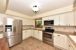 731 Tipperary Ln, Erin, WI 53027 - Photo 9