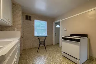 4924 N 73rd St, Milwaukee, WI 53218 - Photo 9