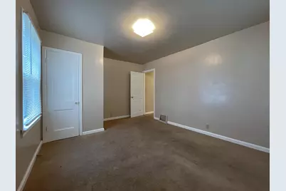 4924 N 73rd St, Milwaukee, WI 53218 - Photo 13