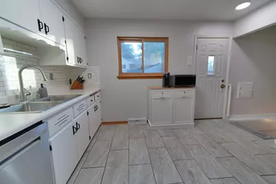 8189 N 54th St, Brown Deer, WI 53223 - Photo 11