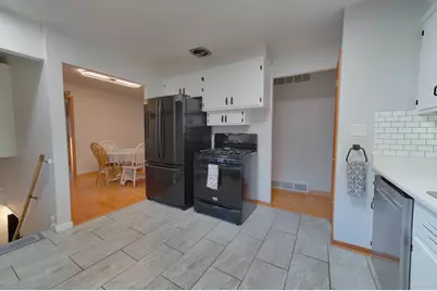 8189 N 54th St, Brown Deer, WI 53223 - Photo 9