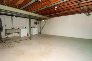 8410 W Villard Ave, Milwaukee, WI 53225 - Photo 11