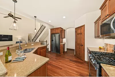 W197N5635  Powell Dr, Menomonee Falls, WI 53051 - Photo 13