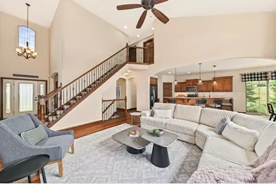 W197N5635  Powell Dr, Menomonee Falls, WI 53051 - Photo 7