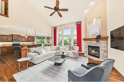 W197N5635  Powell Dr, Menomonee Falls, WI 53051 - Photo 5