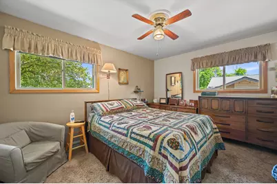 4880 S 37th St, Greenfield, WI 53221 - Photo 13