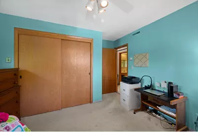 4880 S 37th St, Greenfield, WI 53221 - Photo 17