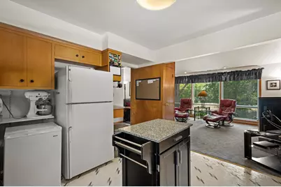 4880 S 37th St, Greenfield, WI 53221 - Photo 9