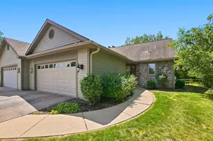 303 Parkview Ct, Hartland, WI 53029 - Photo 1