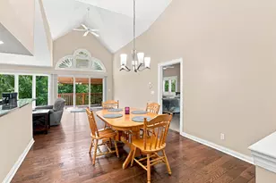 303 Parkview Ct, Hartland, WI 53029 - Photo 9