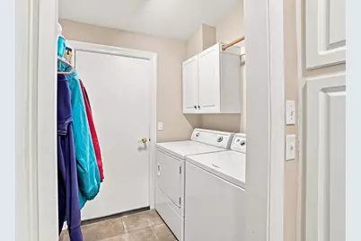303  Parkview Ct, Hartland, WI 53029 - Photo 19
