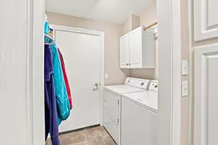 303 Parkview Ct, Hartland, WI 53029 - Photo 19