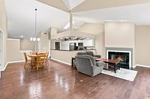 303 Parkview Ct, Hartland, WI 53029 - Photo 5