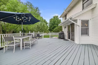 905 E Twin Oaks Dr, Oak Creek, WI 53154 - Photo 35