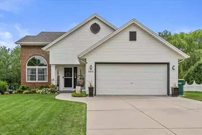 905 E Twin Oaks Dr, Oak Creek, WI 53154 - Photo 1