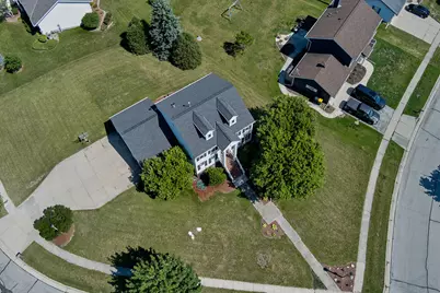 N166W21071  Parkway Dr, Jackson, WI 53037 - Photo 3