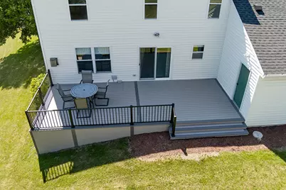 N166W21071  Parkway Dr, Jackson, WI 53037 - Photo 7