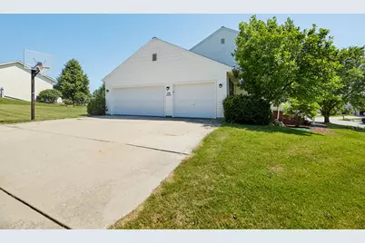 N166W21071  Parkway Dr, Jackson, WI 53037 - Photo 9