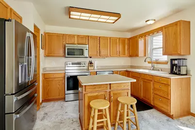 N166W21071  Parkway Dr, Jackson, WI 53037 - Photo 17