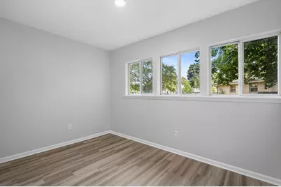 924 N Oakwood Ave, Oconomowoc, WI 53066 - Photo 11