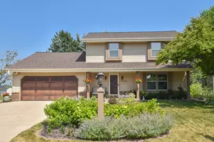 W163N10578 Ridgeview Ln, Germantown, WI 53022 - Photo 1