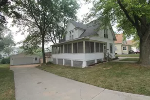 608 S Browns Lake Dr, Burlington, WI 53105 - Photo 1