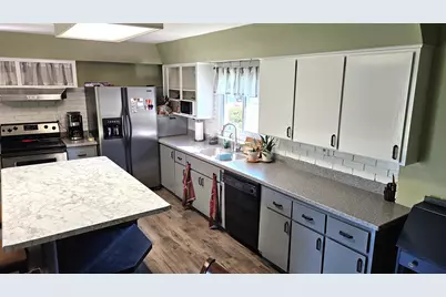 W226N6040  Avon Ct, Lisbon, WI 53089 - Photo 5