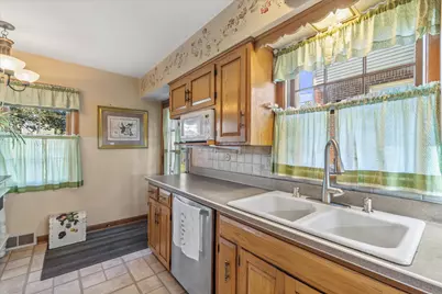 3376 S 44th St, Greenfield, WI 53219 - Photo 19