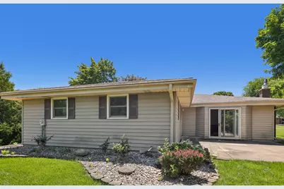 7557  Chapel Hill Ct, Franklin, WI 53132 - Photo 35