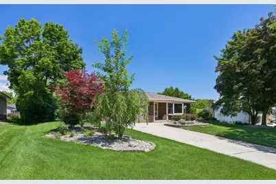 7557  Chapel Hill Ct, Franklin, WI 53132 - Photo 3
