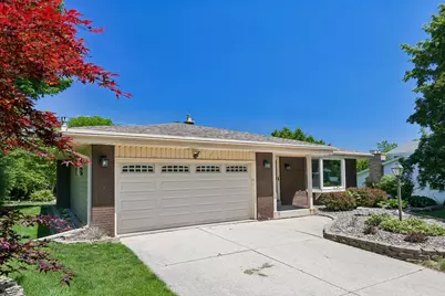 7557  Chapel Hill Ct, Franklin, WI 53132 - Photo 5