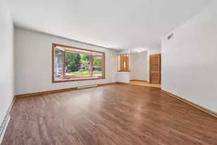 7557 Chapel Hill Ct, Franklin, WI 53132 - Photo 11