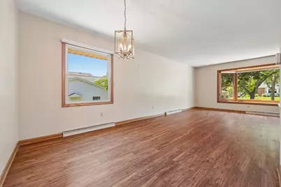 7557  Chapel Hill Ct, Franklin, WI 53132 - Photo 17