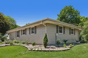 7557 Chapel Hill Ct, Franklin, WI 53132 - Photo 33