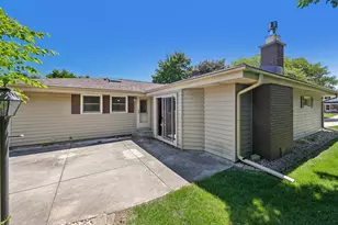 7557 Chapel Hill Ct, Franklin, WI 53132 - Photo 37
