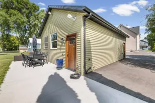 503 Linden Ave, Hartford, WI 53027 - Photo 3
