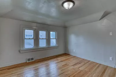 2213 S 74th St, West Allis, WI 53219 - Photo 9